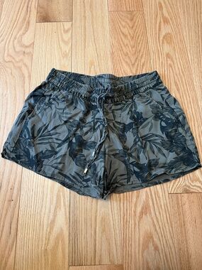 Old Navy Women's Olive Green Floral Drawstring Shorts